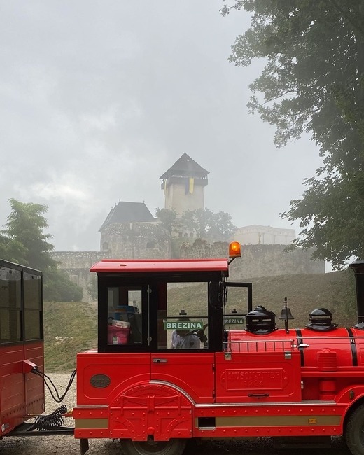 FOTO: Na majestátny Trenčiansky hrad opäť vyrazí obľúbený vláčik. Tohtoročnú sezónu začne už 29. apríla, foto 3