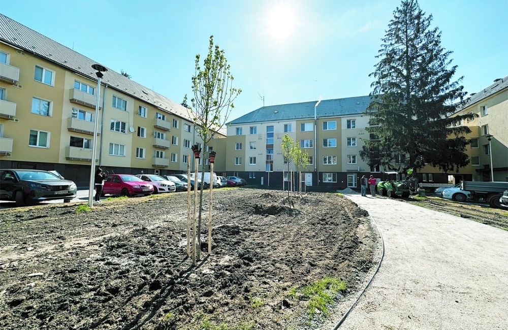 FOTO: Vďaka úspešnému projektu získala Považská Bystrica tisíce eur. Investuje ich do vnútrobloku na Dukelskej, foto 2