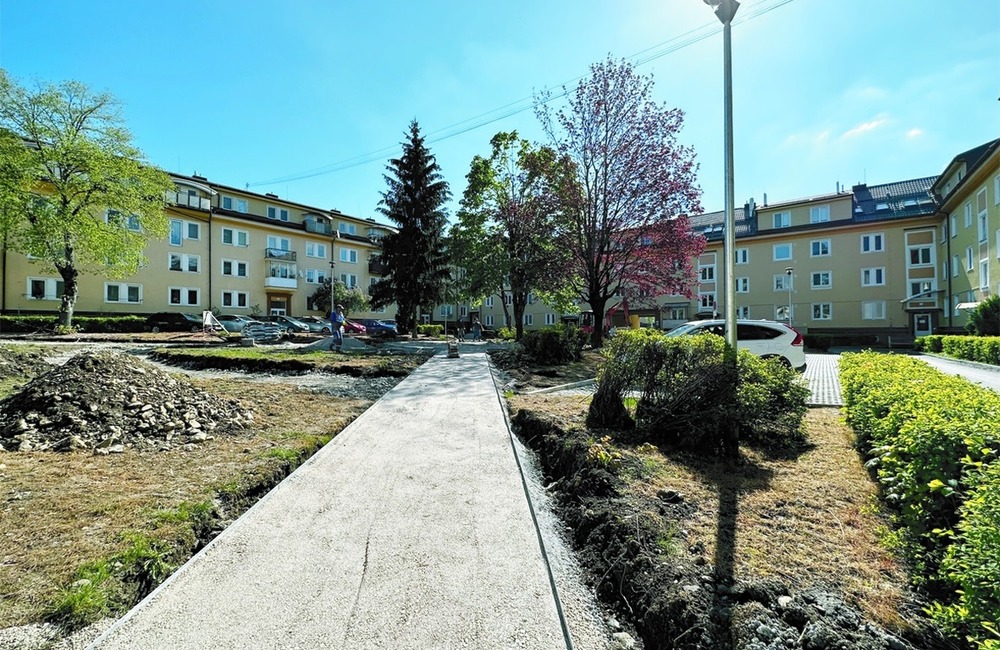 FOTO: Vďaka úspešnému projektu získala Považská Bystrica tisíce eur. Investuje ich do vnútrobloku na Dukelskej, foto 4