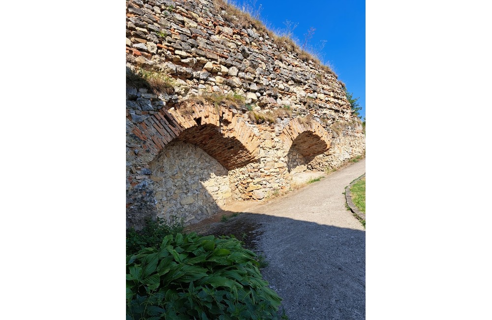 FOTO: Na Trenčianskom hrade obnovia dôležitý objekt. Najskôr ho ale preskúmajú archeológovia, foto 5