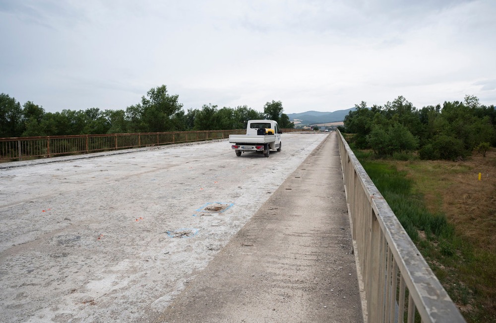 FOTO: Práce na trenčianskej „panelke“ sa predĺžia o 1 rok, foto 16