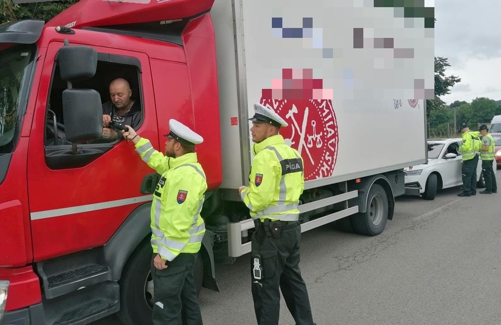 FOTO: V dvoch okresoch Trenčianskeho kraja prebiehali policajné kontroly, foto 4