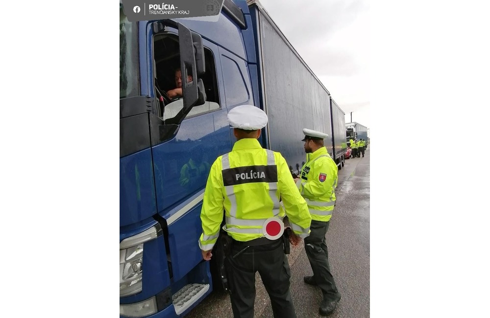 FOTO: V dvoch okresoch Trenčianskeho kraja prebiehali policajné kontroly, foto 8