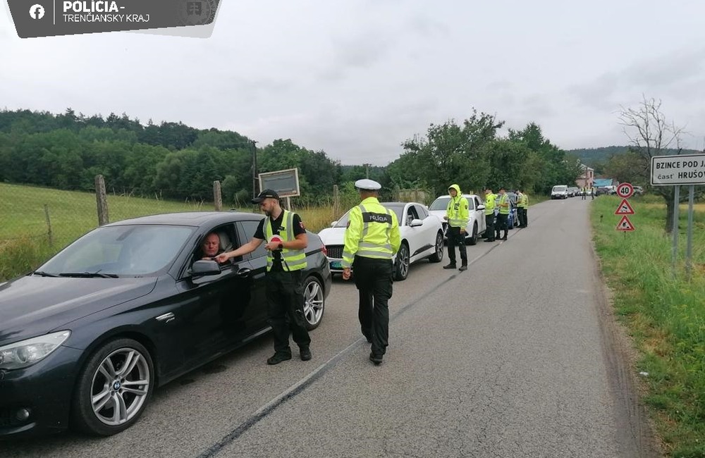 FOTO: V dvoch okresoch Trenčianskeho kraja prebiehali policajné kontroly, foto 10