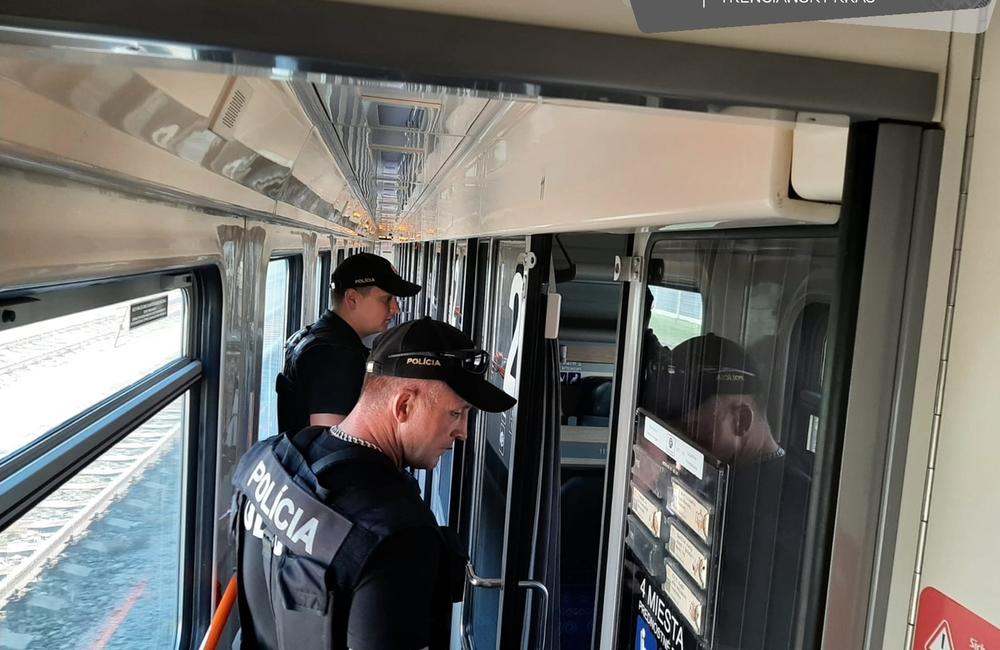 FOTO: Polícia naďalej pokračuje v náhodných kontrolách vlakov, foto 4