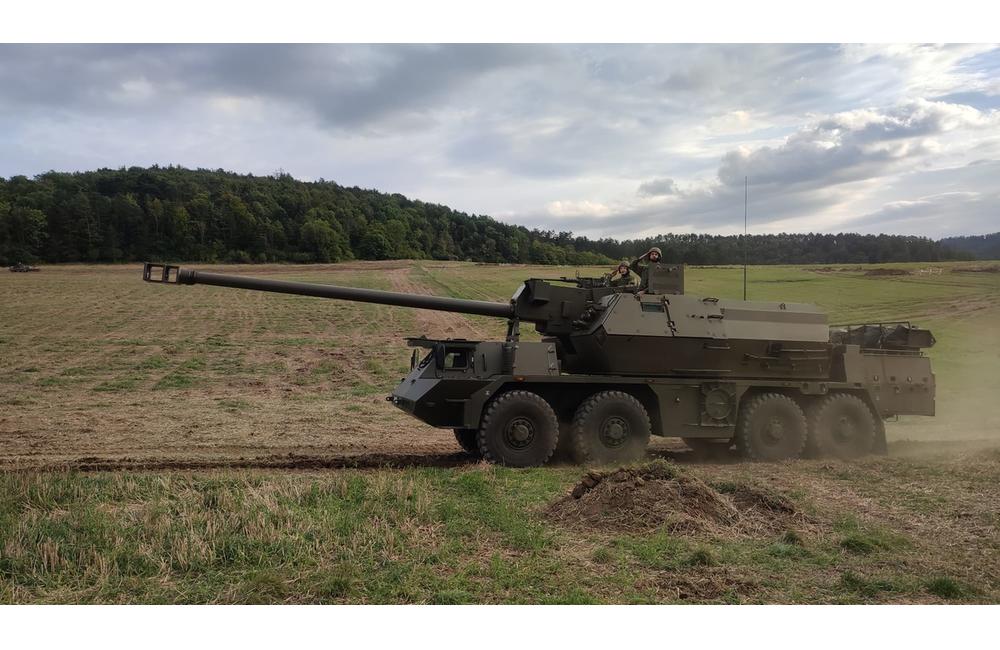 FOTO: Sobota patrila v Brezovej pod Bradlom vojakom. Na poli pod Barancom sa bojovalo, ale aj zabávalo, foto 7