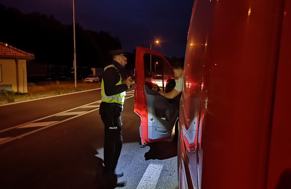 FOTO: Česko zaviedlo dočasné kontroly na hraniciach so Slovenskom. Hranice bude strážiť 130 policajtov, foto 4