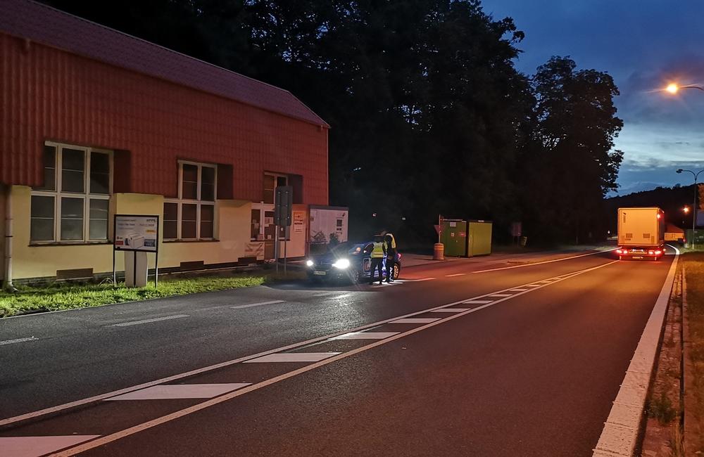 FOTO: Česko zaviedlo dočasné kontroly na hraniciach so Slovenskom. Hranice bude strážiť 130 policajtov, foto 7