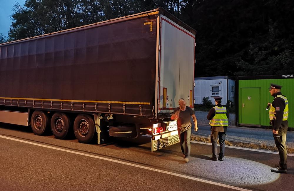 FOTO: Česko zaviedlo dočasné kontroly na hraniciach so Slovenskom. Hranice bude strážiť 130 policajtov, foto 8