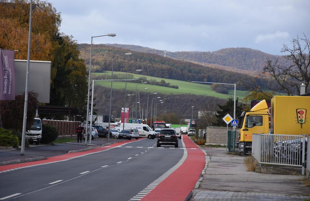 FOTO: Trenčianski cyklisti majú o dôvod na radosť viac. V meste pribudli ďalšie metre cyklotrasy, foto 1