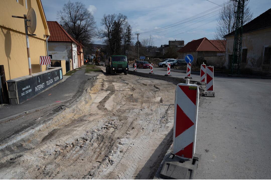 FOTO: Minuloročné rekonštrukcie ciest v Trenčianskom kraji, foto 3