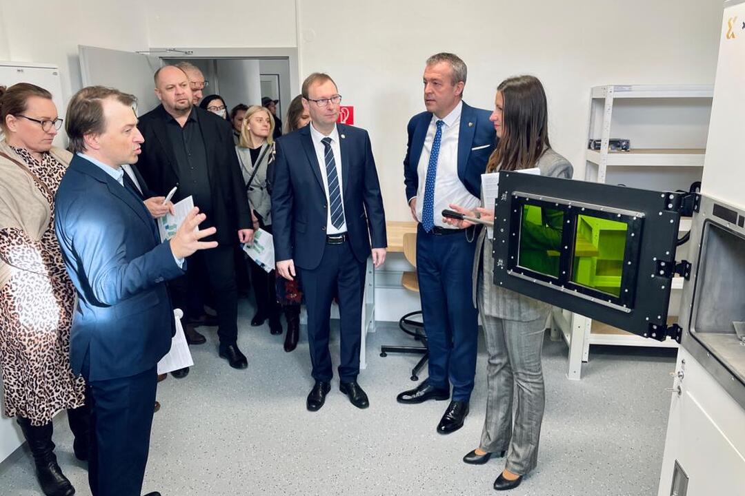 FOTO: Otvorenie Kreatívneho centra FabLab v Trenčíne, foto 8