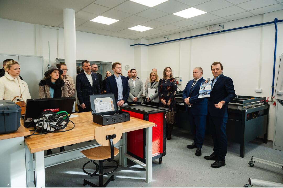 FOTO: Otvorenie Kreatívneho centra FabLab v Trenčíne, foto 11