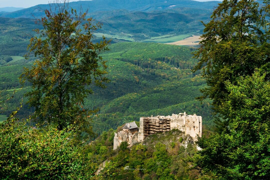 FOTO: Hrady a zámky z neobvyklých uhlov objektívom trenčianskeho fotografa, foto 11