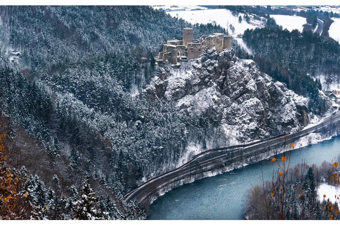 FOTO: Hrady a zámky z neobvyklých uhlov objektívom trenčianskeho fotografa, foto 47