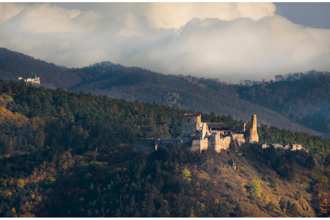 FOTO: Hrady a zámky z neobvyklých uhlov objektívom trenčianskeho fotografa, foto 50