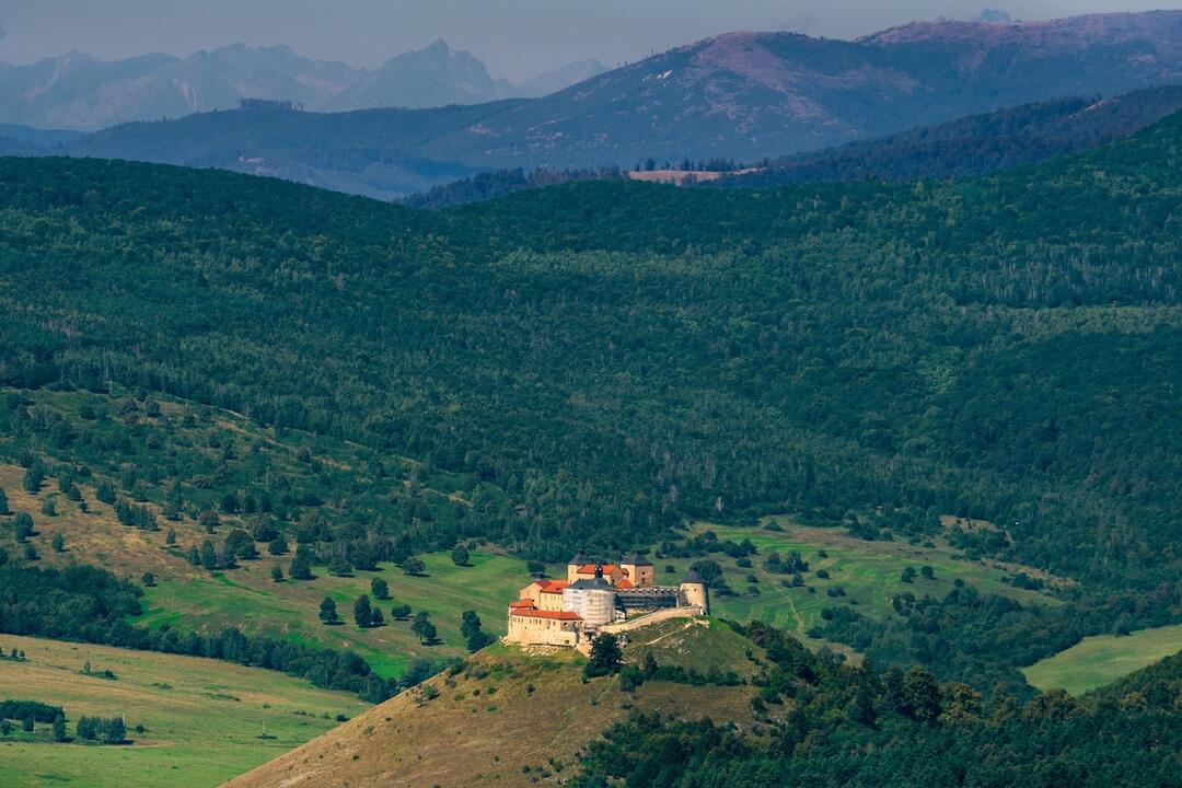 FOTO: Hrady a zámky z neobvyklých uhlov objektívom trenčianskeho fotografa, foto 66