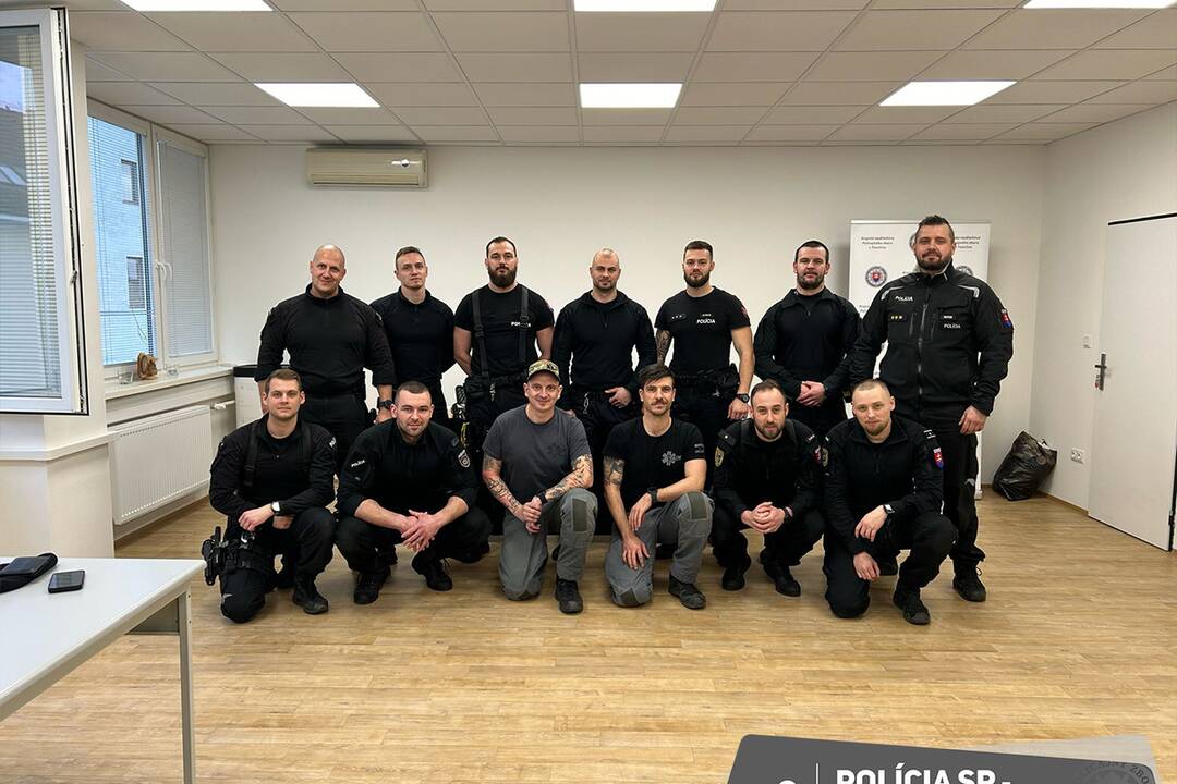 FOTO: Trenčianski policajti z PMJ absolvovali kurz Stop the bleed, foto 7