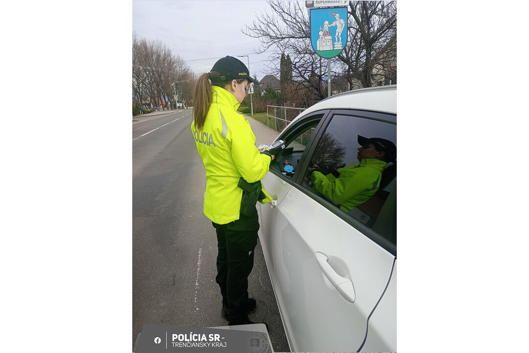 FOTO: Štvorhodinová policajná akcia na Hornej Nitre odhalila takmer 100 priestupkov a jedného páchateľa, foto 1