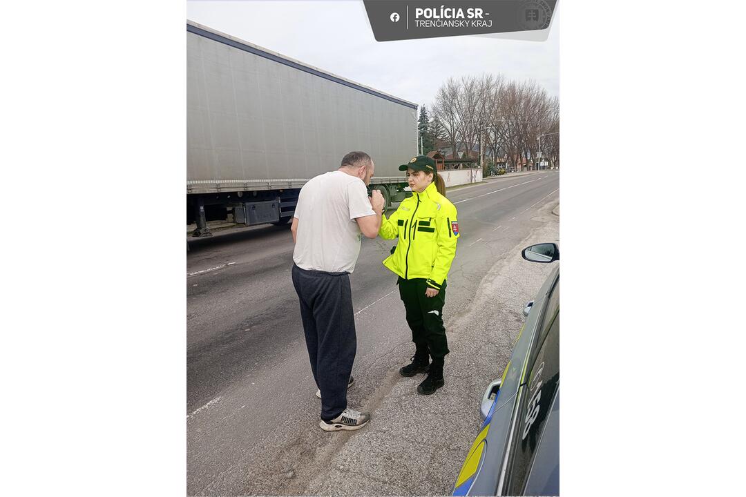 FOTO: Štvorhodinová policajná akcia na Hornej Nitre odhalila takmer 100 priestupkov a jedného páchateľa, foto 4