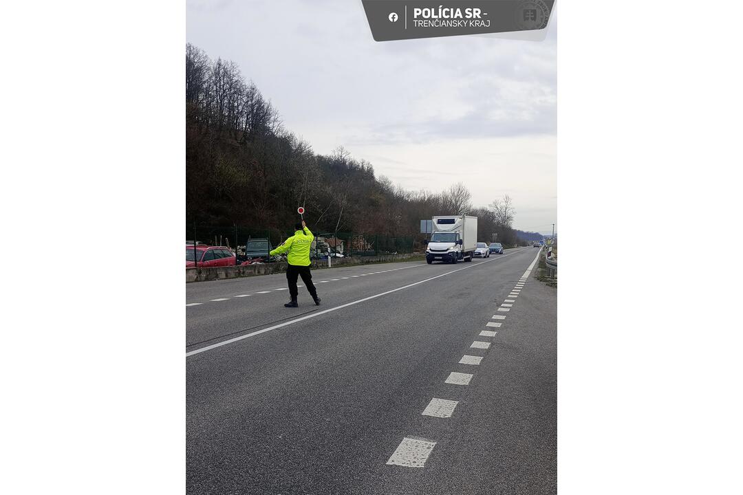 FOTO: Štvorhodinová policajná akcia na Hornej Nitre odhalila takmer 100 priestupkov a jedného páchateľa, foto 5