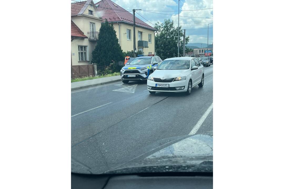 FOTO: Nehoda na Bratislavskej ulici v Trenčíne, foto 2