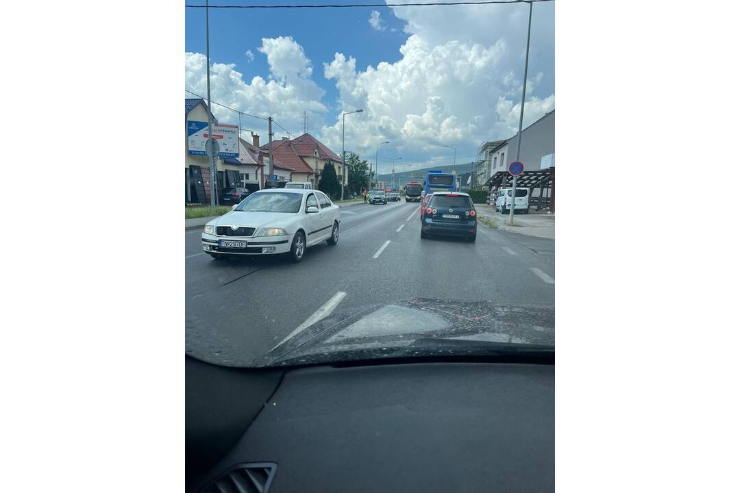 FOTO: Nehoda na Bratislavskej ulici v Trenčíne, foto 3