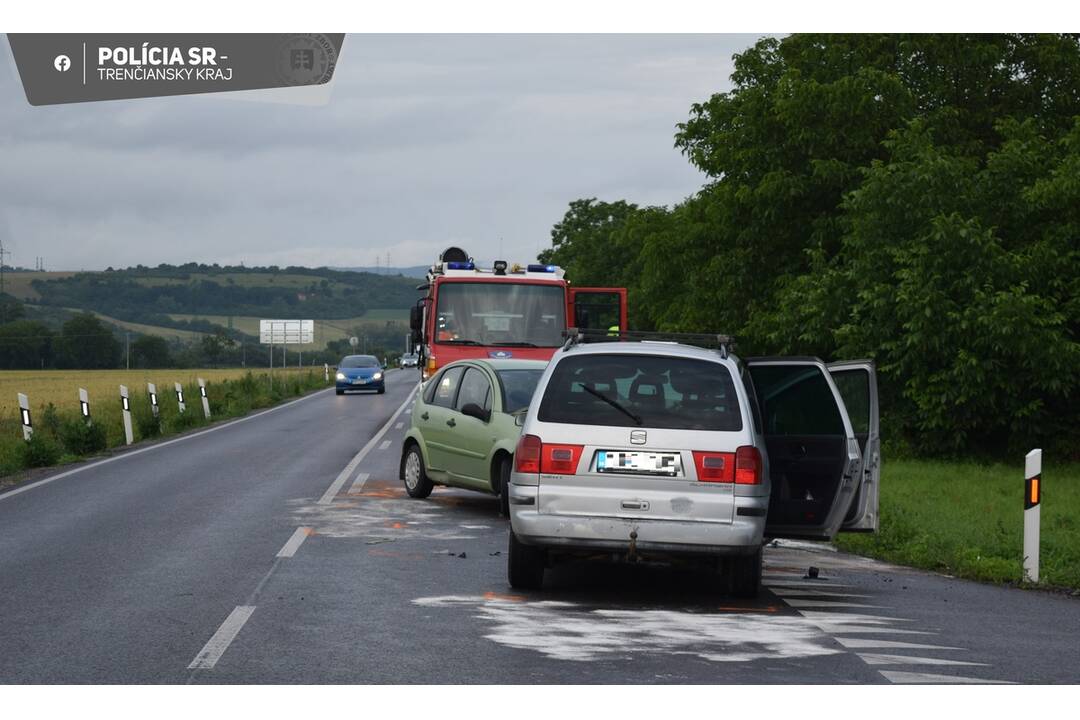 FOTO: Polícia vyšetruje nehodu, pri ktorej sa zranila seniorka s dieťaťom, foto 3