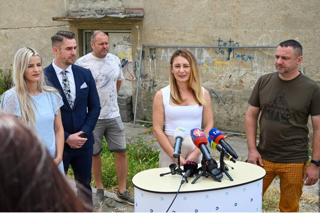 FOTO: Bytovka je už prázdna, prejde komplexným prerobením, foto 8