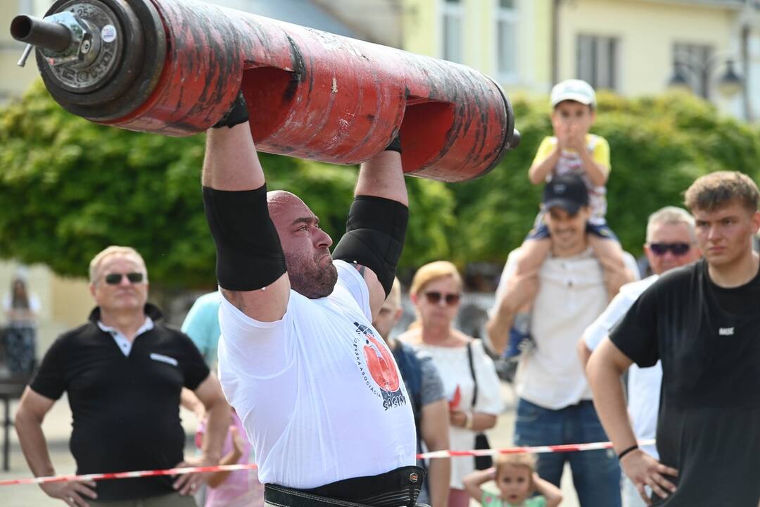 FOTO: Do Trenčianskych Teplíc zavítalo viac ako 20 silákov, foto 6