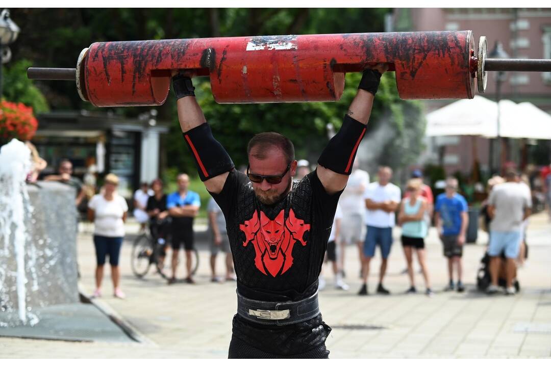 FOTO: Do Trenčianskych Teplíc zavítalo viac ako 20 silákov, foto 19