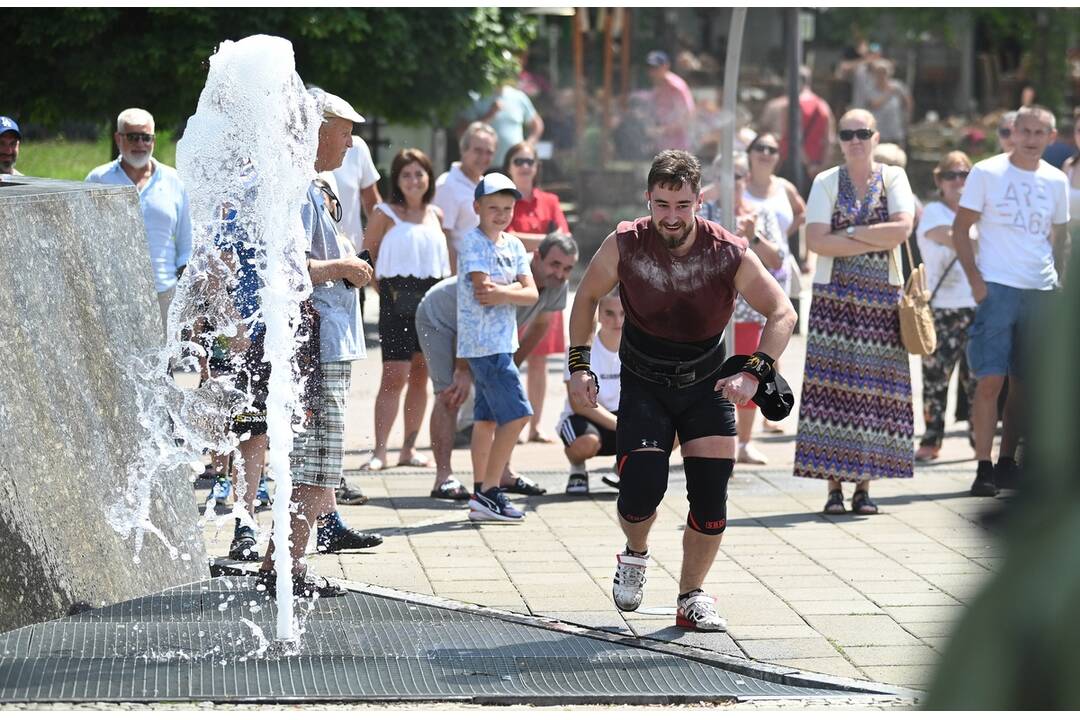 FOTO: Do Trenčianskych Teplíc zavítalo viac ako 20 silákov, foto 21