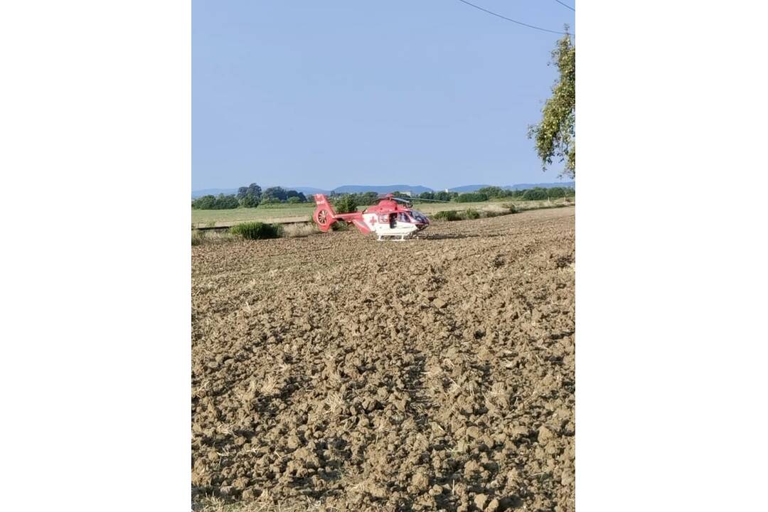 FOTO: Žena po čelnom náraze utrpela zranenia dolných končatín, foto 1