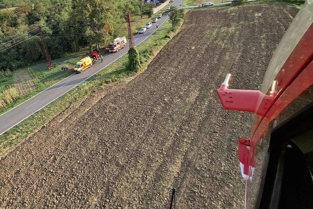 FOTO: Žena po čelnom náraze utrpela zranenia dolných končatín, foto 3