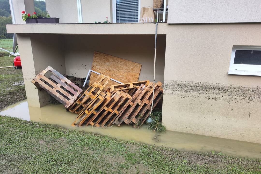 FOTO: V obci Nová Bošáca bojovali s povodňami, ktorá zaplavila časť obce, foto 5