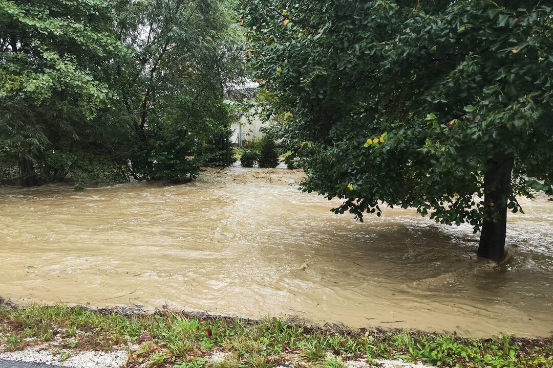 FOTO: V obci Nová Bošáca bojovali s povodňami, ktorá zaplavila časť obce, foto 7