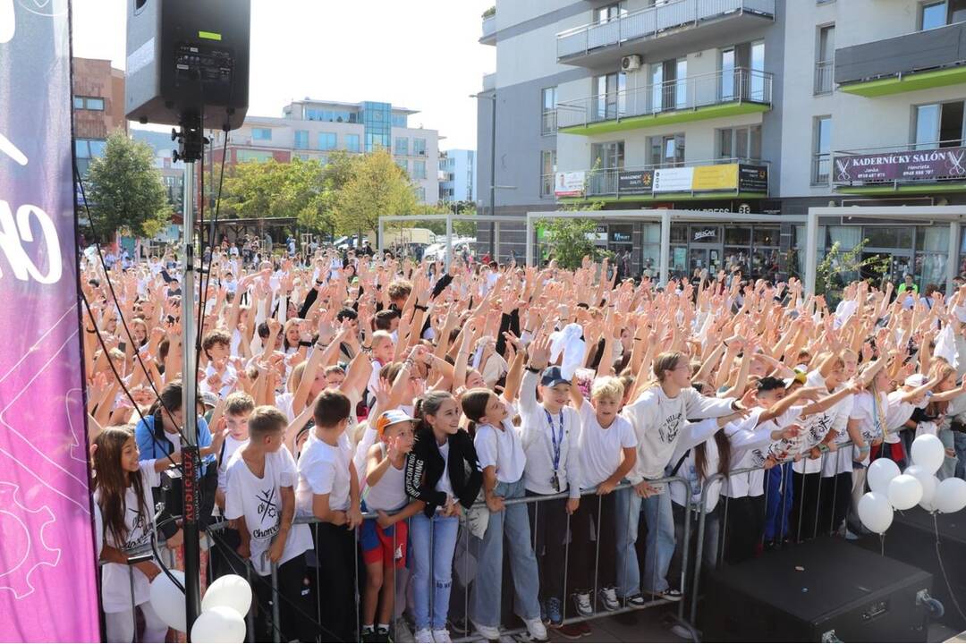 FOTO: Tancovanie na dubnickom námestí prinieslo celoslovenský rekord, foto 18