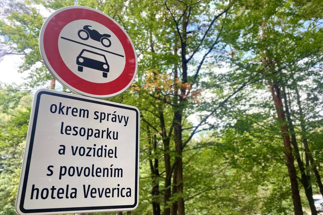 FOTO: Úprava parkovania v lesoparku Brezina, foto 1