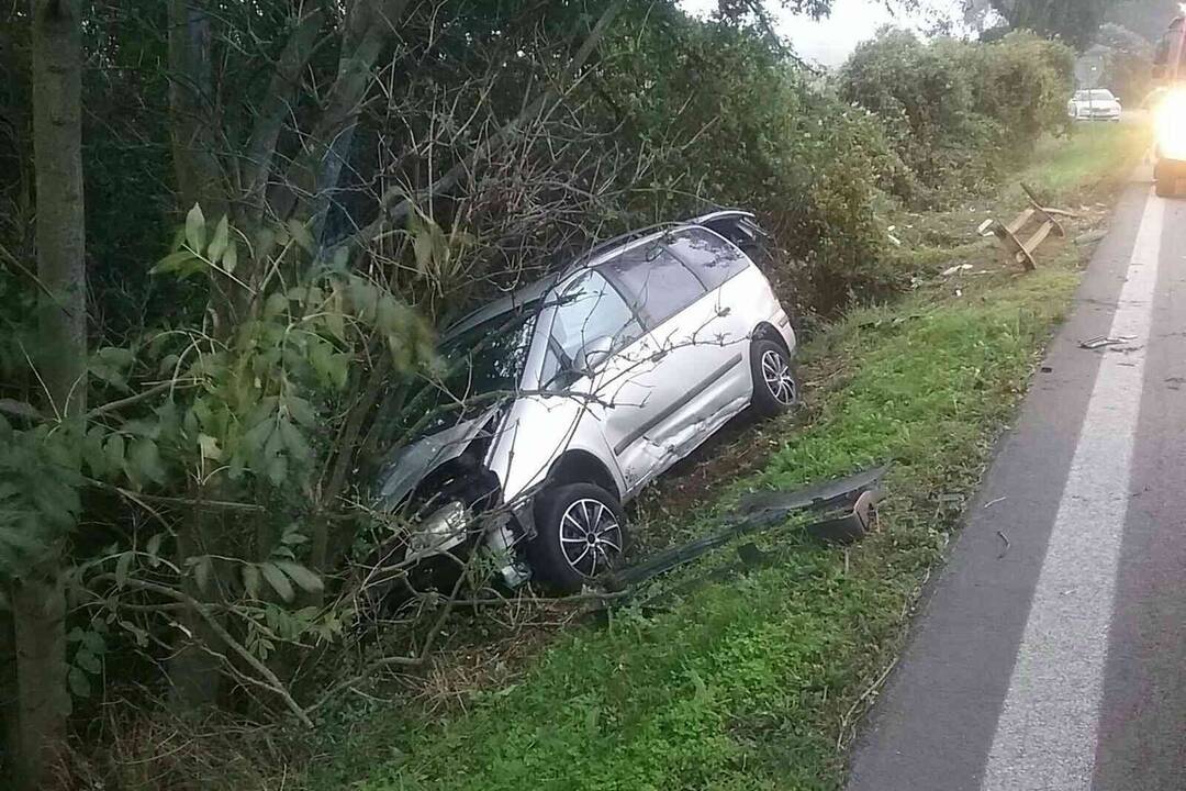 FOTO: Dopravná nehoda v Trenčianskych Bohuslaviciach skončila bež vážnejších zranení, foto 3