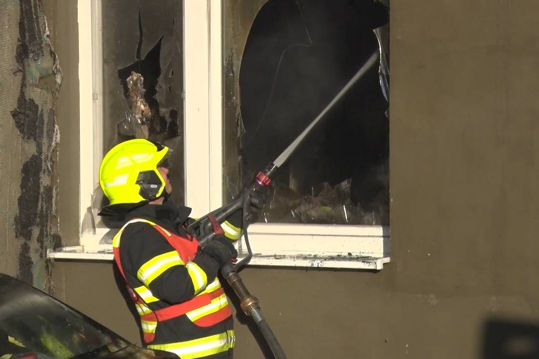 FOTO: V okrese Bánovce nad Bebravou zhorel dom aj dve autá , foto 6