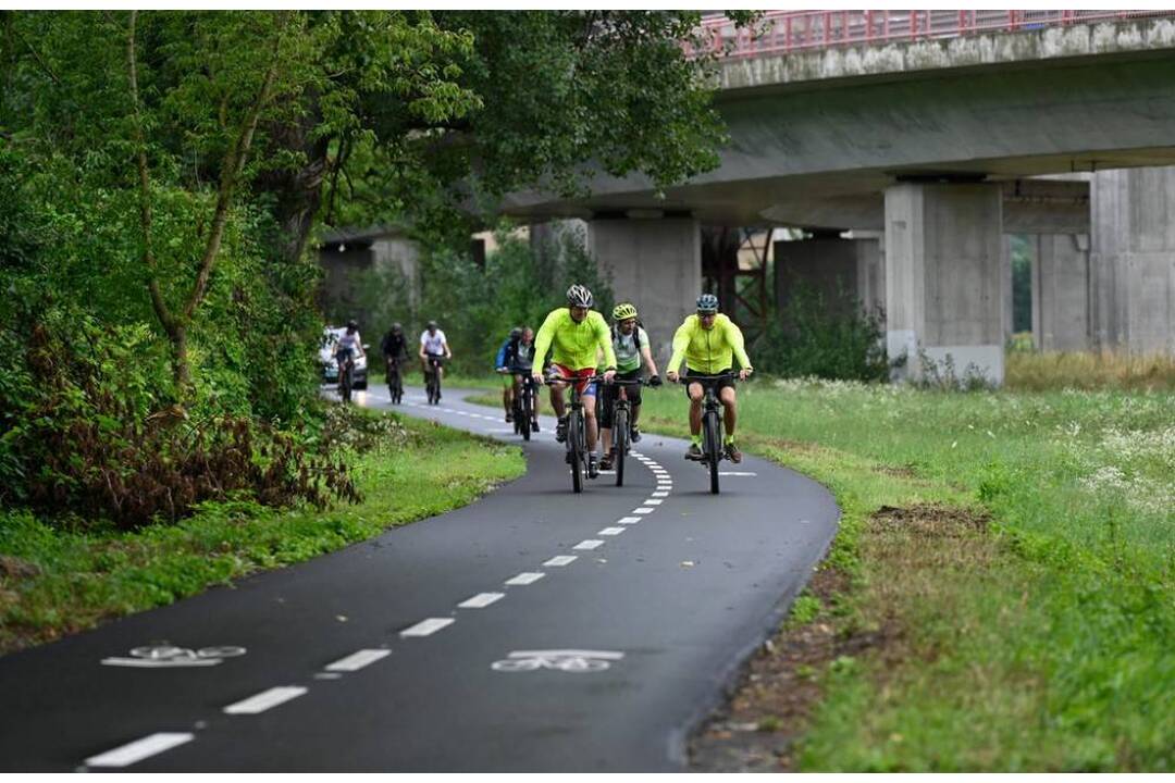 FOTO: Cyklistov zaskočila správa o uzávierke cyklotrasy okolo Bieroviec , foto 3