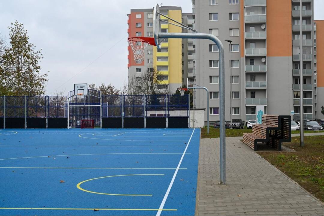 FOTO: Dubničania sa tešia z moderných a zrekonštruovaných športovísk, foto 11