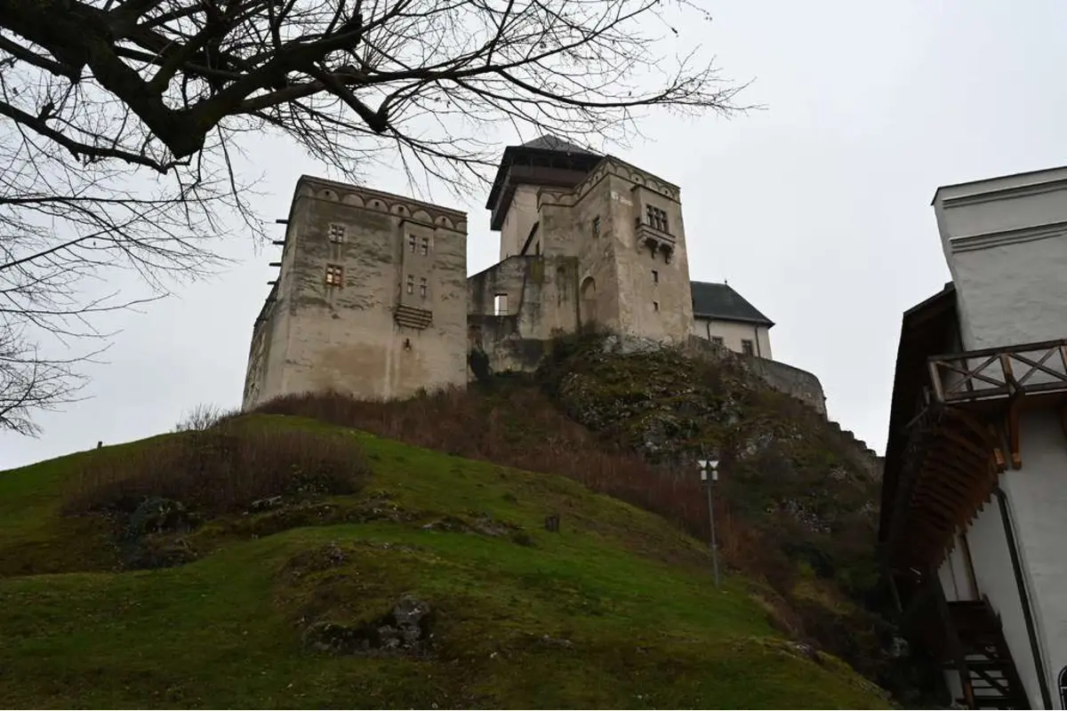 FOTO: Trenčiansky hrad prejde rozsiahlou rekonštrukciou, ktorá zmení jeho podobu, foto 6