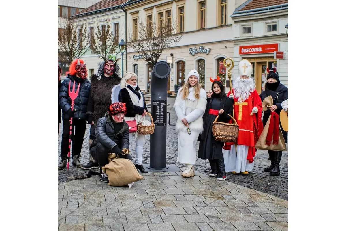 FOTO: Koledomat na Štúrovom námestí v Trenčíne, foto 3