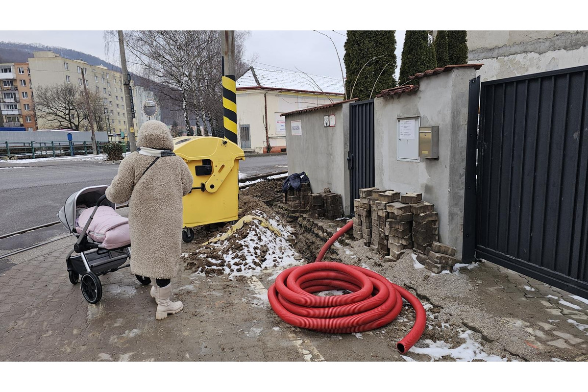 FOTO: Trenčianske Teplice na ceste k rýchlejšiemu internetu. Rozkopávky v meste pokračujú, foto 7