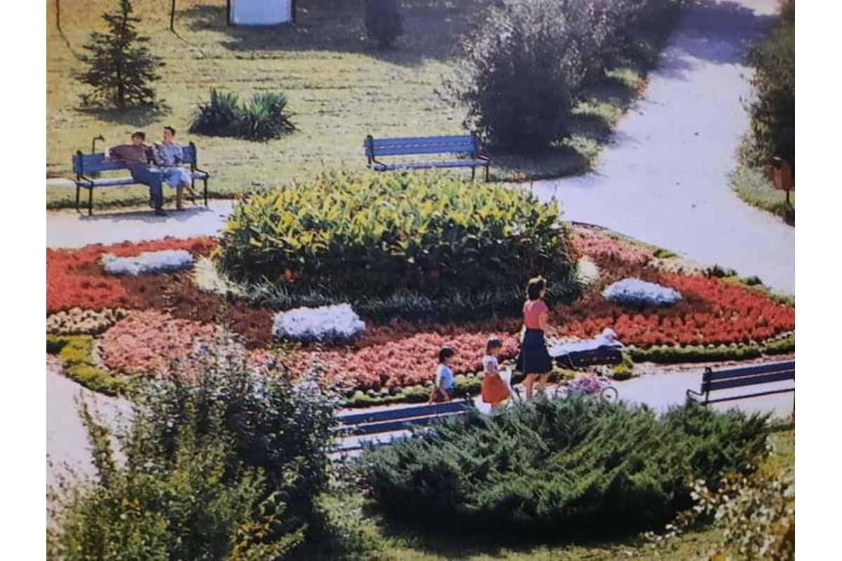 FOTO: Fontány, kvety a tieň stromov. Obyvatelia Novej Dubnice spomínajú na krásu minulosti, foto 1